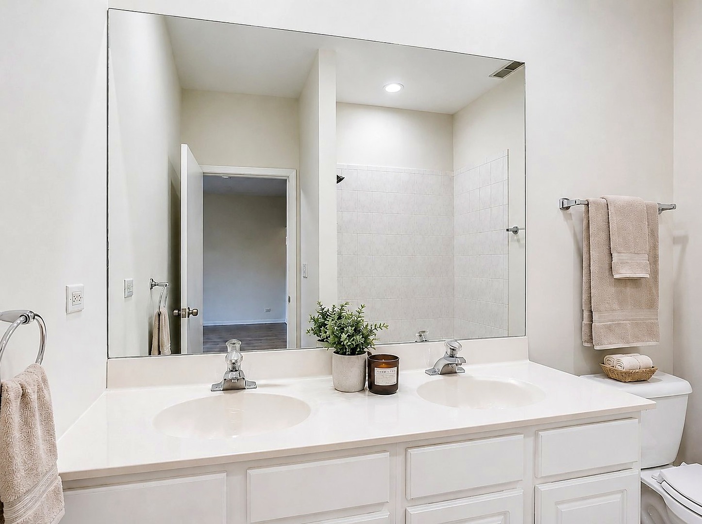 1962 W LAWRENCE Avenue Unit: 303