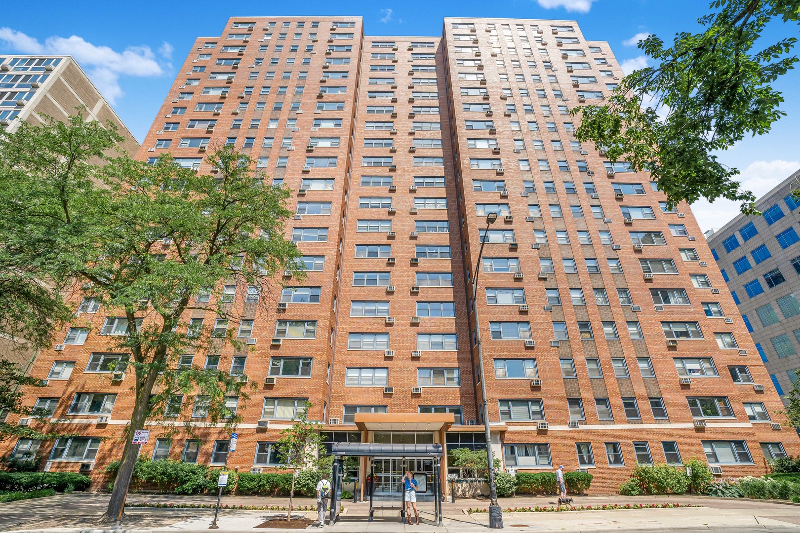 2909 N Sheridan Road Unit: 1702