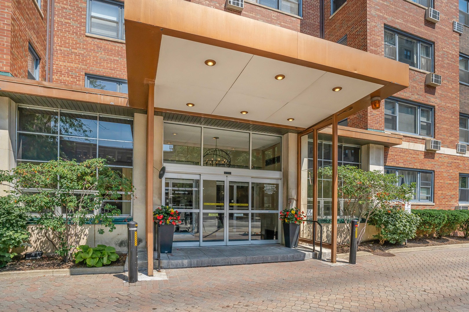 2909 N Sheridan Road Unit: 1702