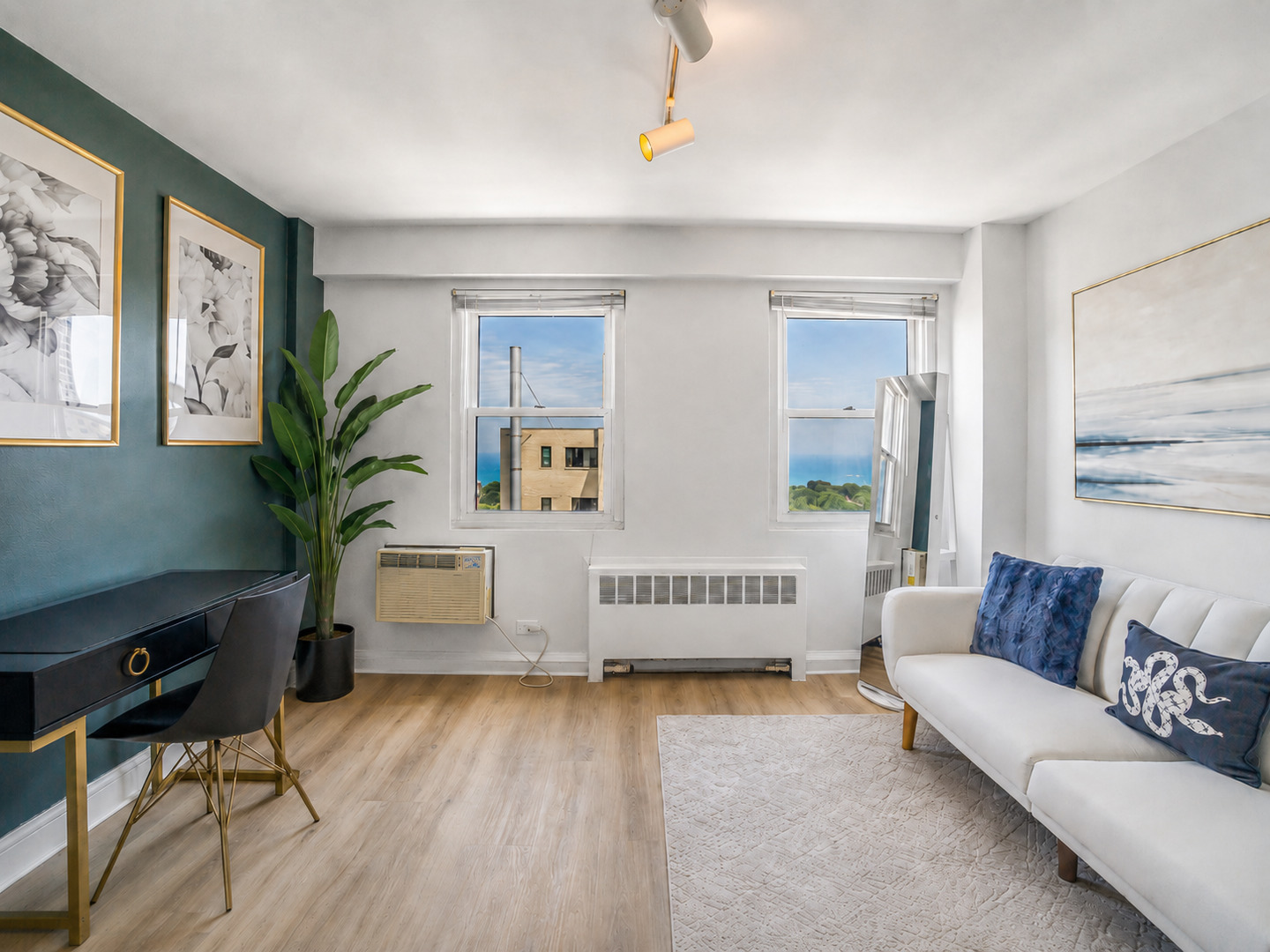 2909 N Sheridan Road Unit: 1702