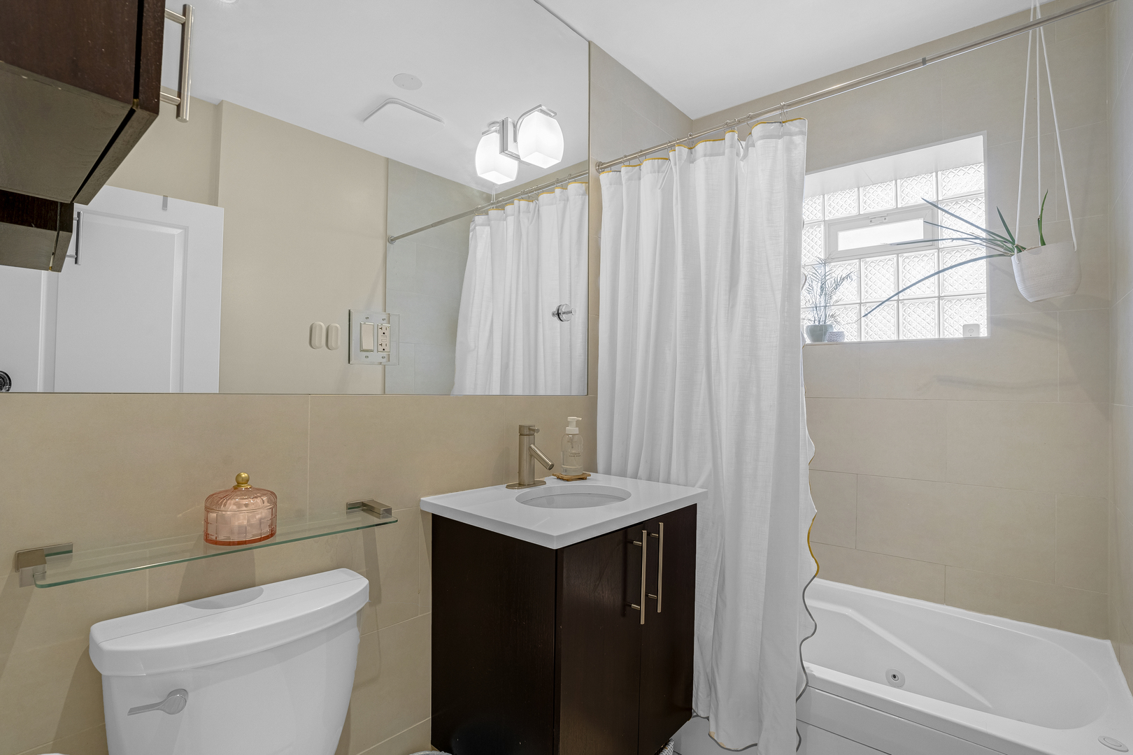 1408 W Catalpa Avenue Unit: 1