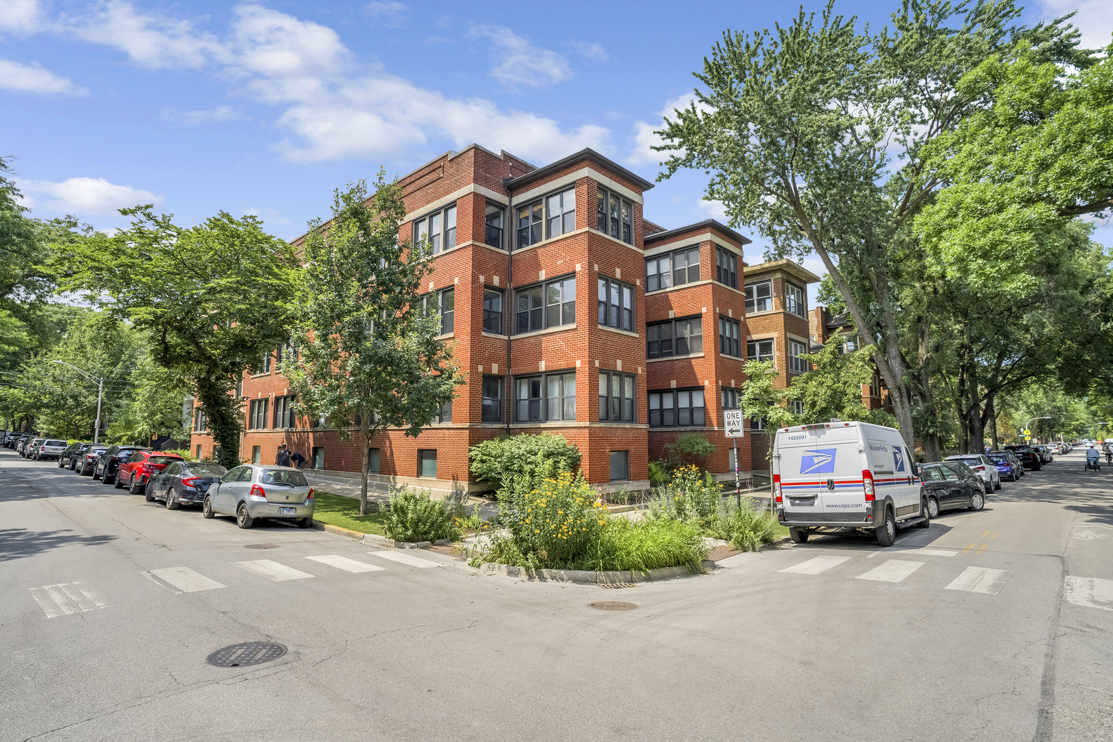 1408 W Catalpa Avenue Unit: 1