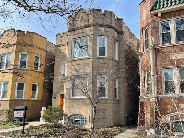 5618 N Artesian Avenue Unit: 1