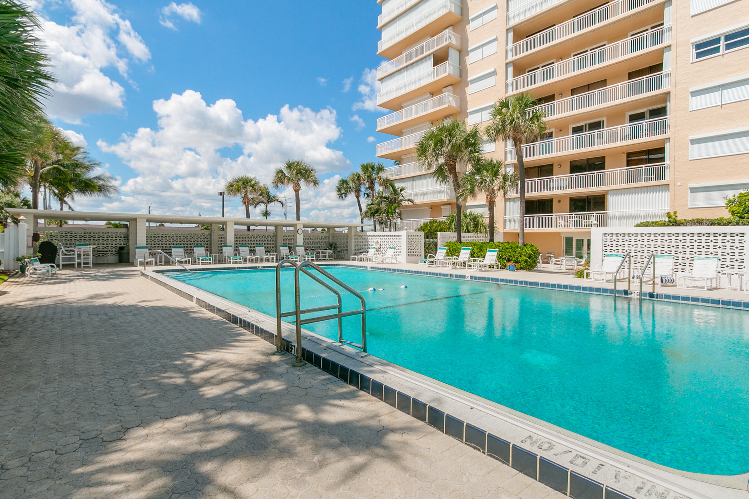 877 N Highway A1a, 1201