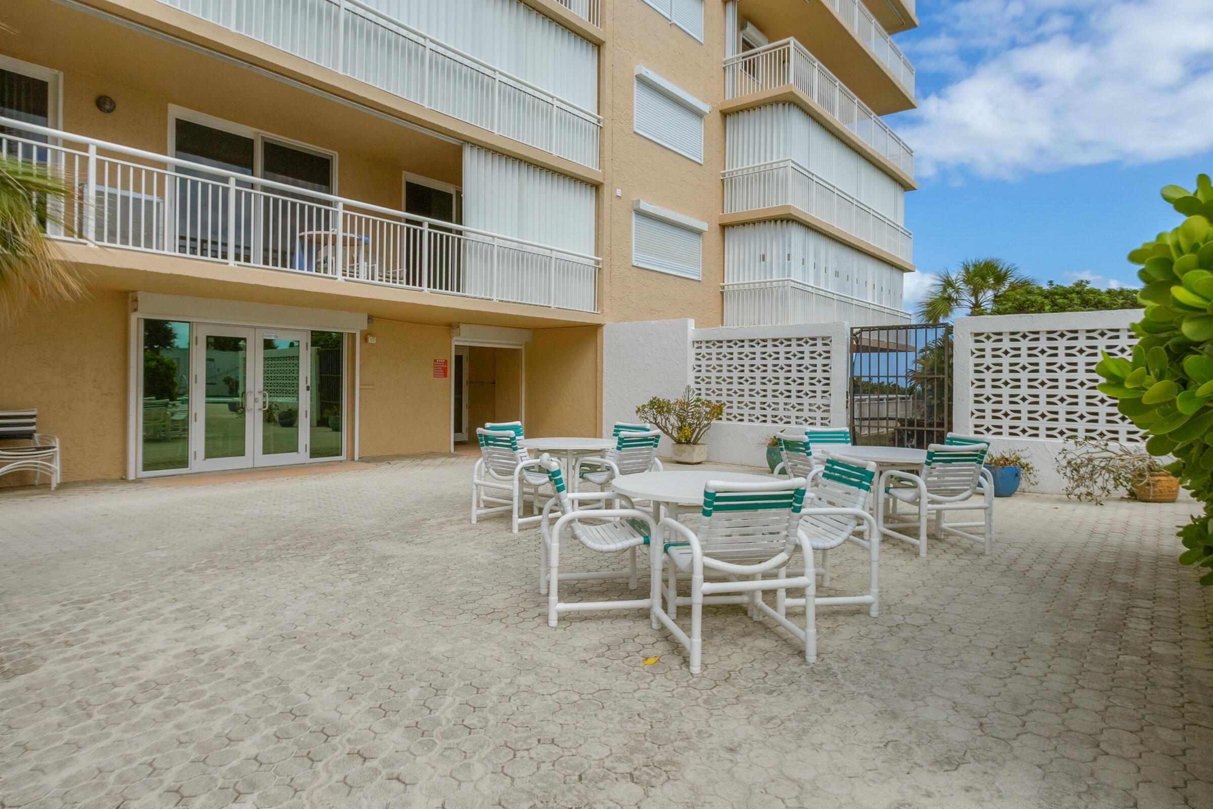 877 N Highway A1a, 1201