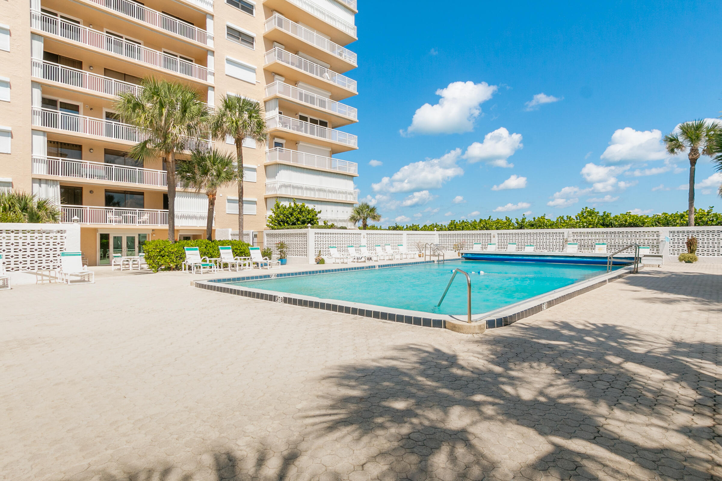 877 N Highway A1a, 1201