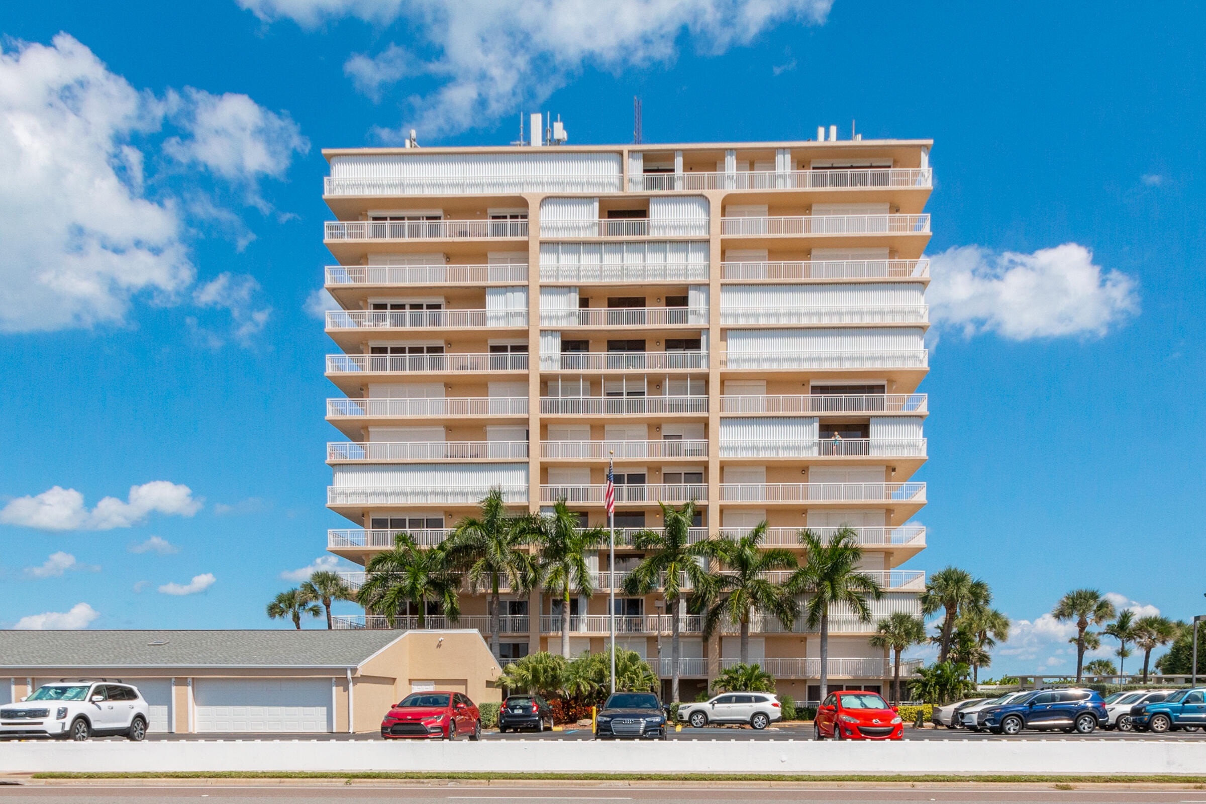877 N Highway A1a, 1201
