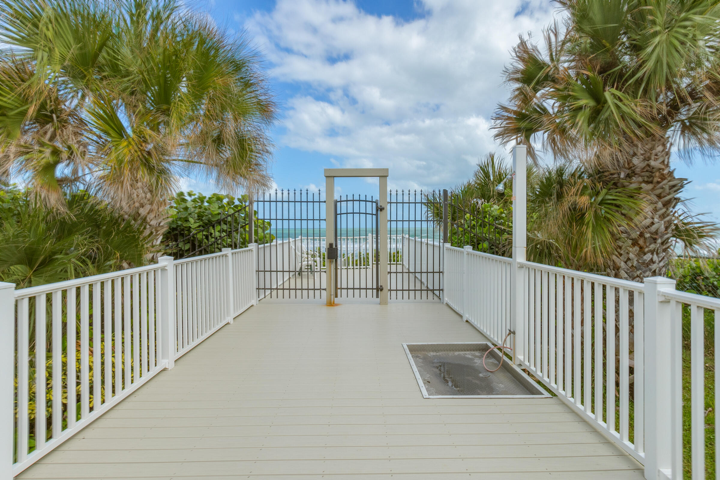 877 N Highway A1a, 1201