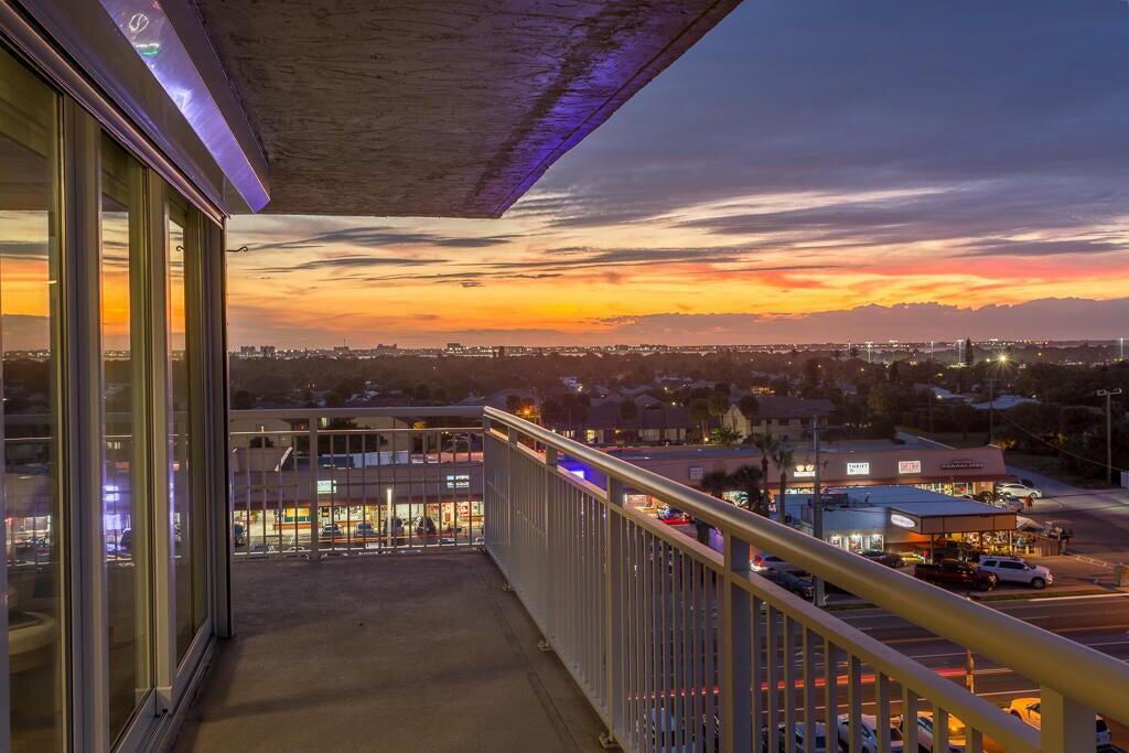 877 N Highway A1a, 1201