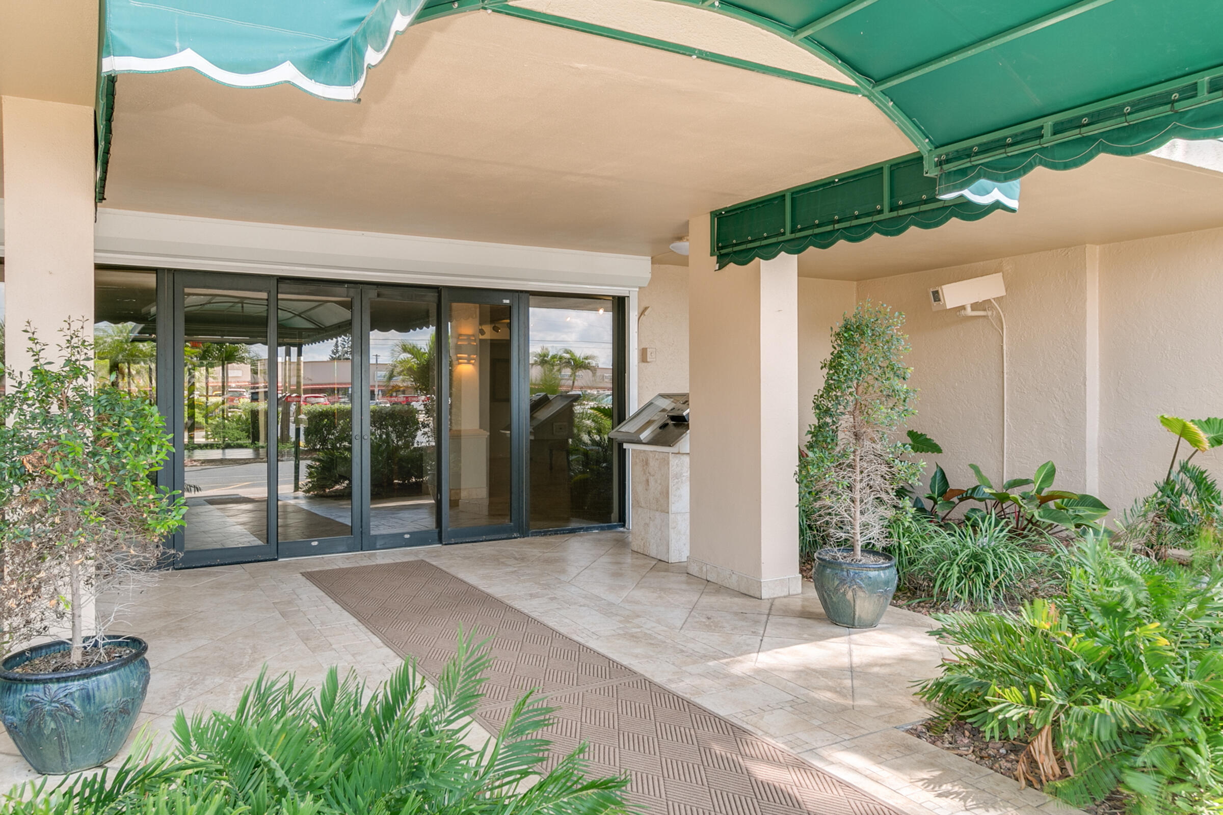 877 N Highway A1a, 1201