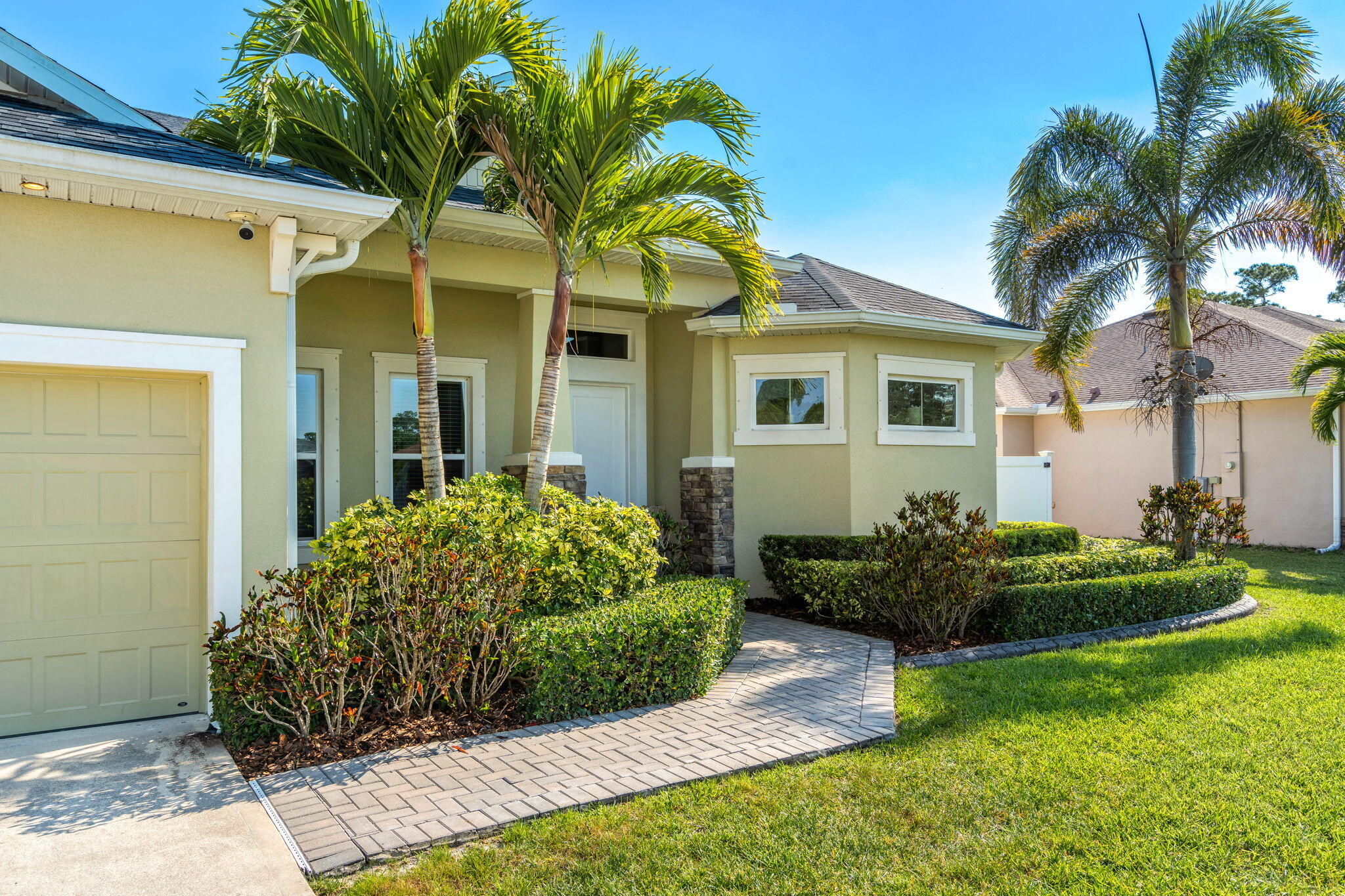 120 Via Catalano Court NE