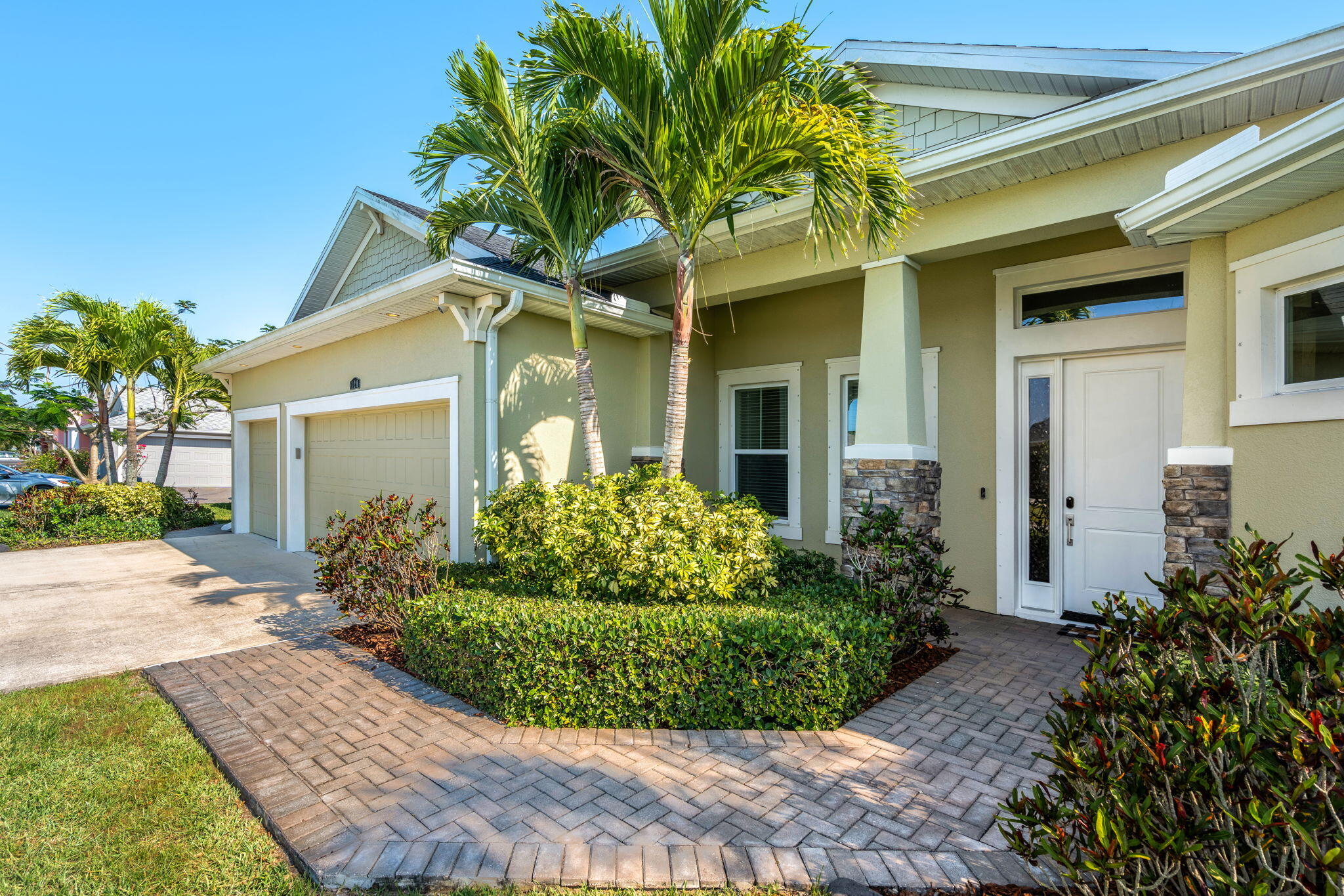 120 Via Catalano Court NE