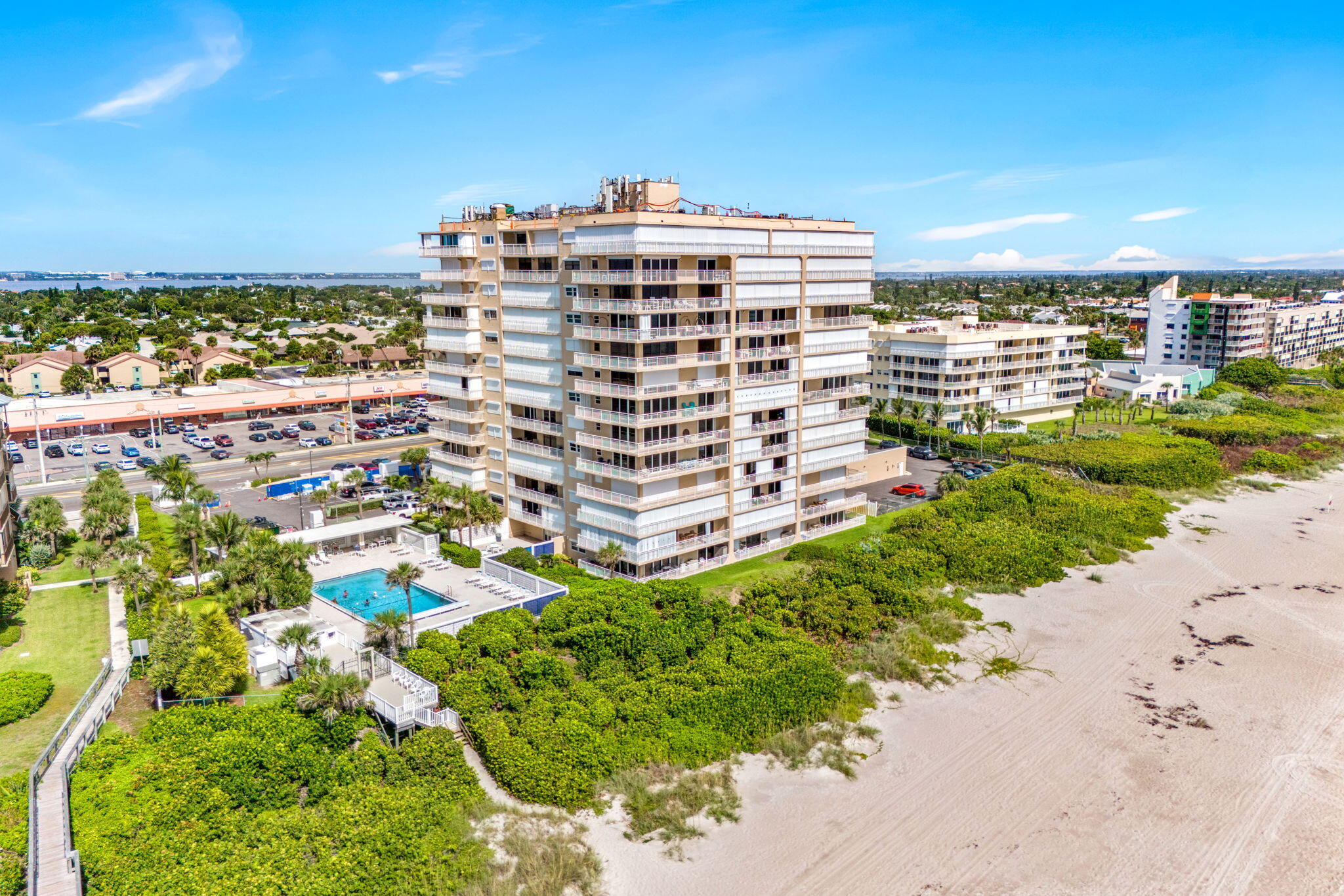877 N Highway A1a, 1208