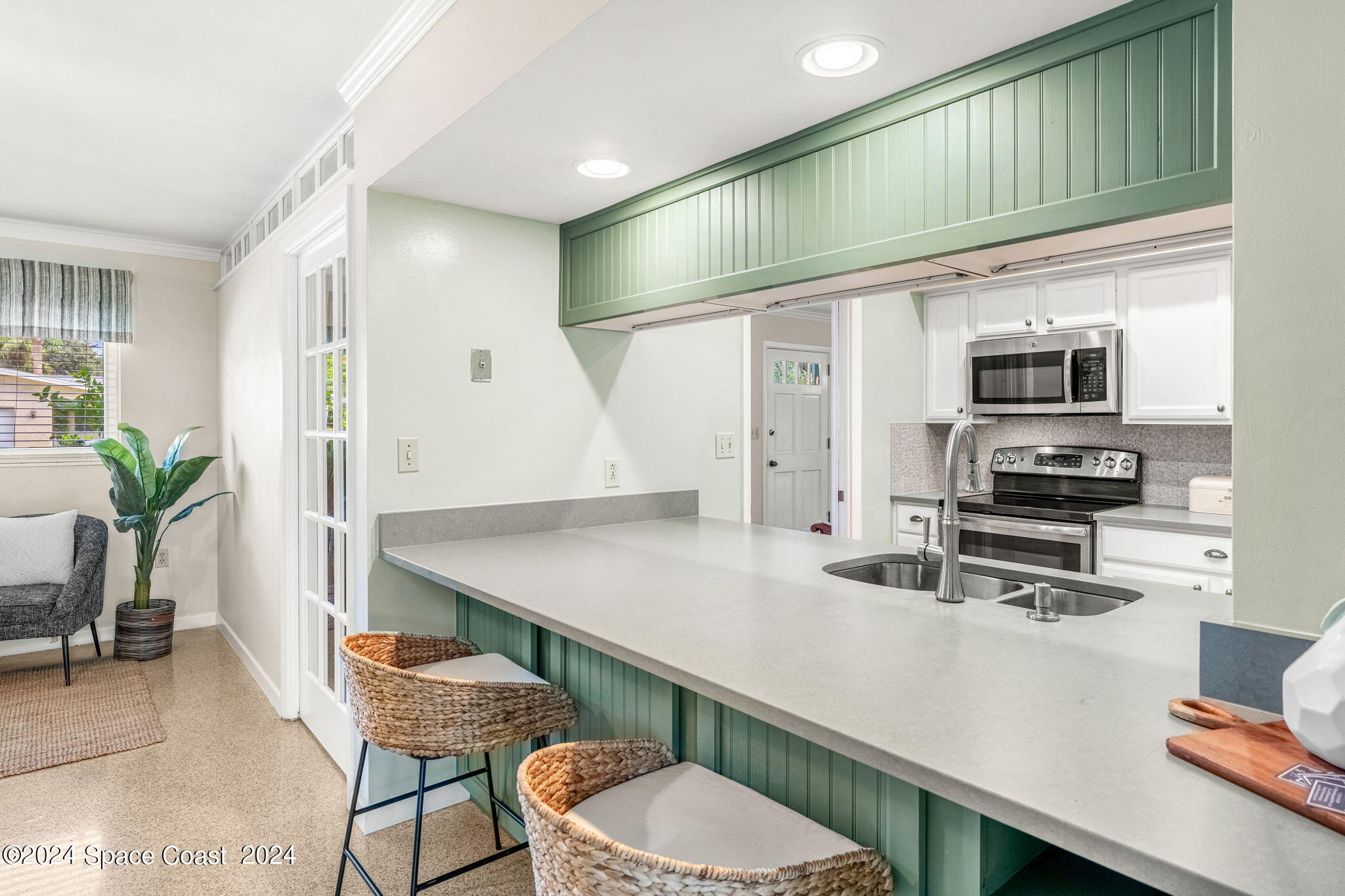 545 Seabreeze Drive