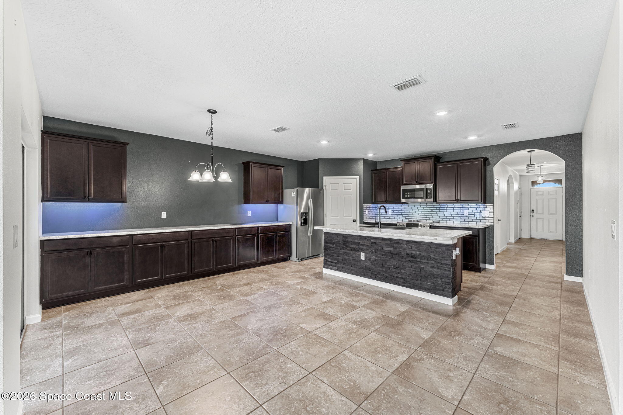 333 Guinevere Drive SW