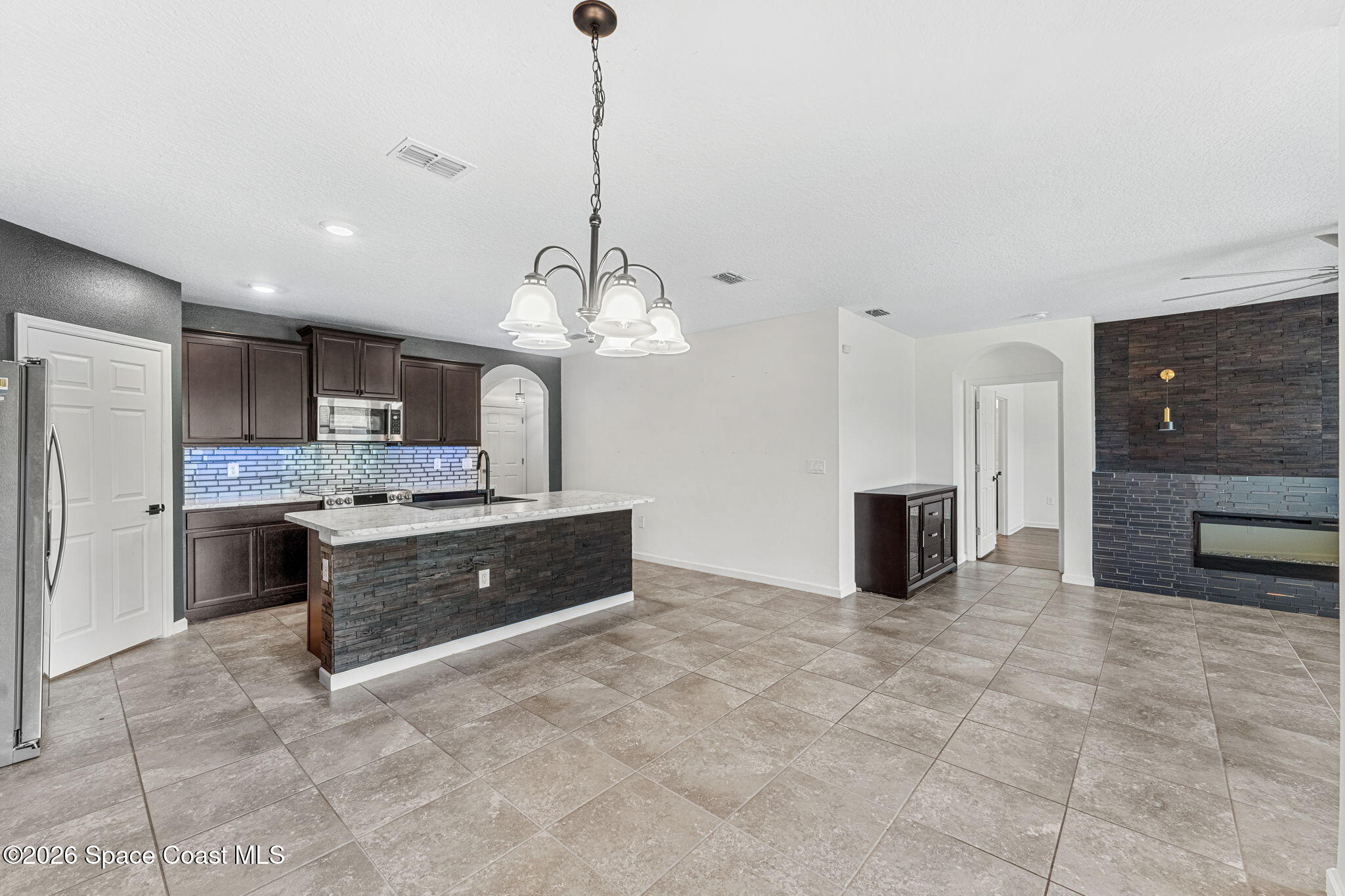 333 Guinevere Drive SW