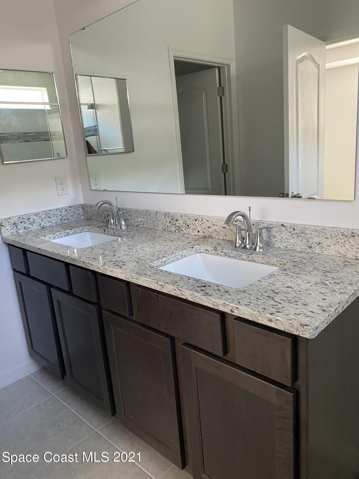 772 Corbin Circle SW