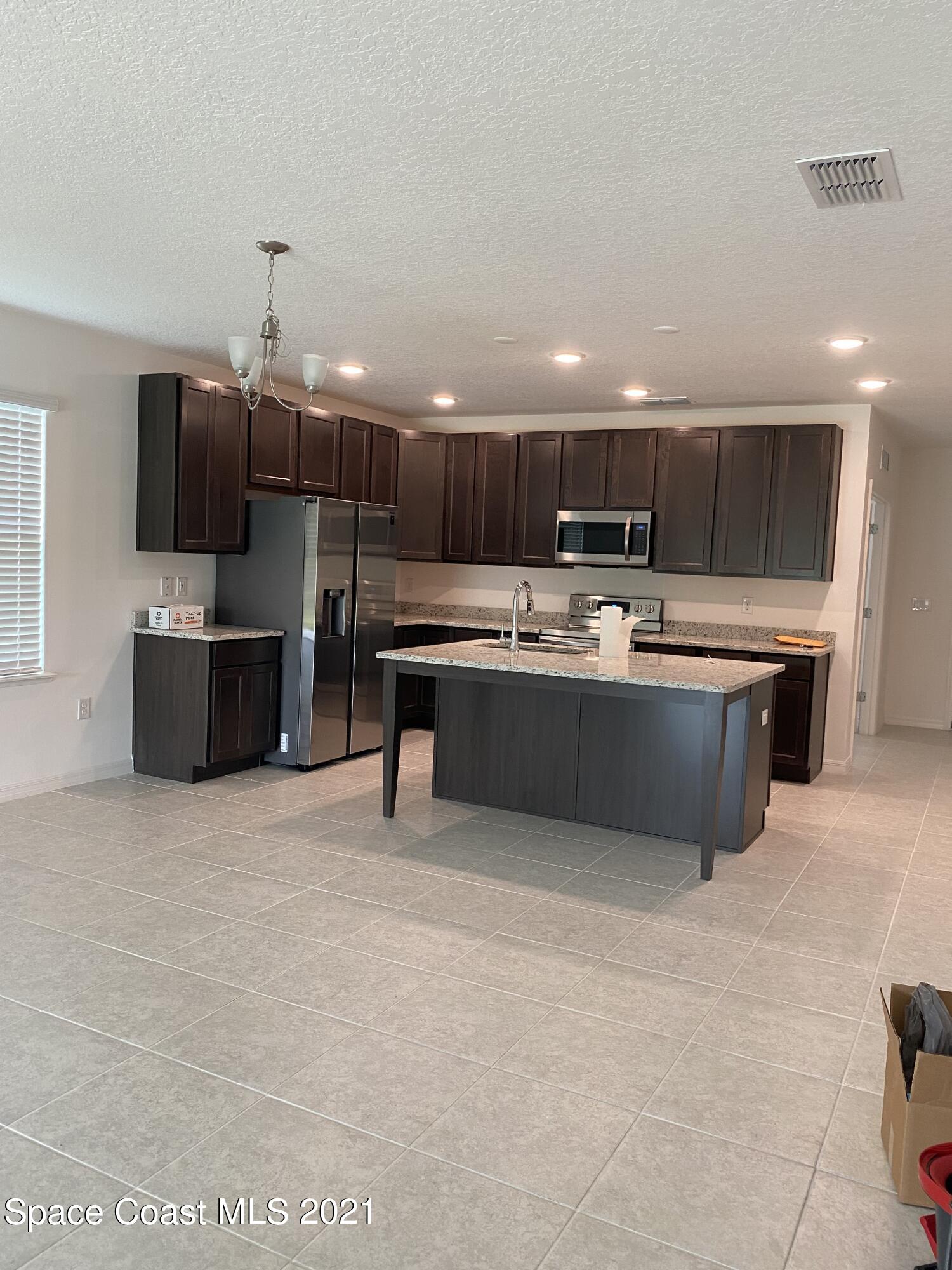 772 Corbin Circle SW