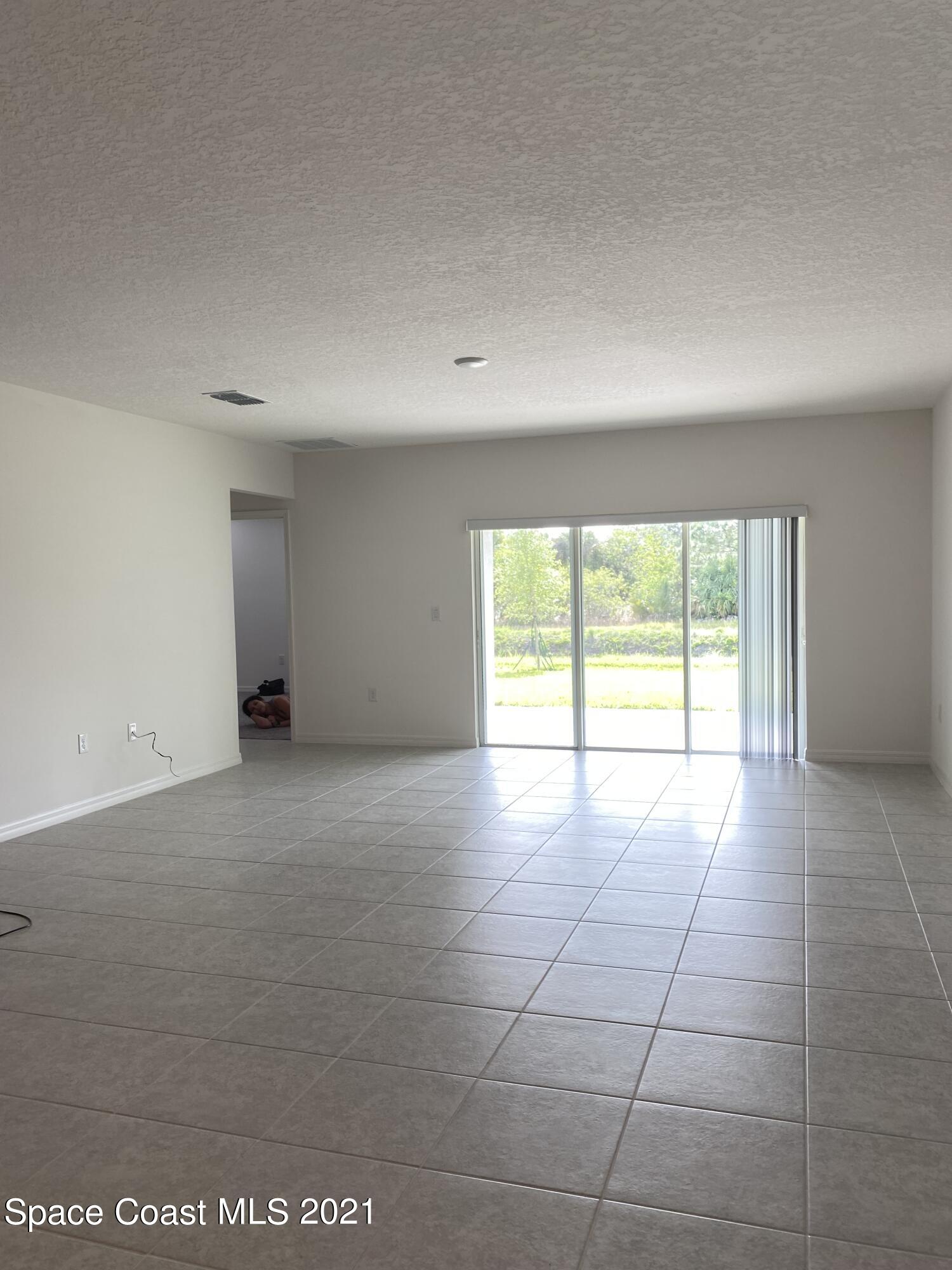 772 Corbin Circle SW