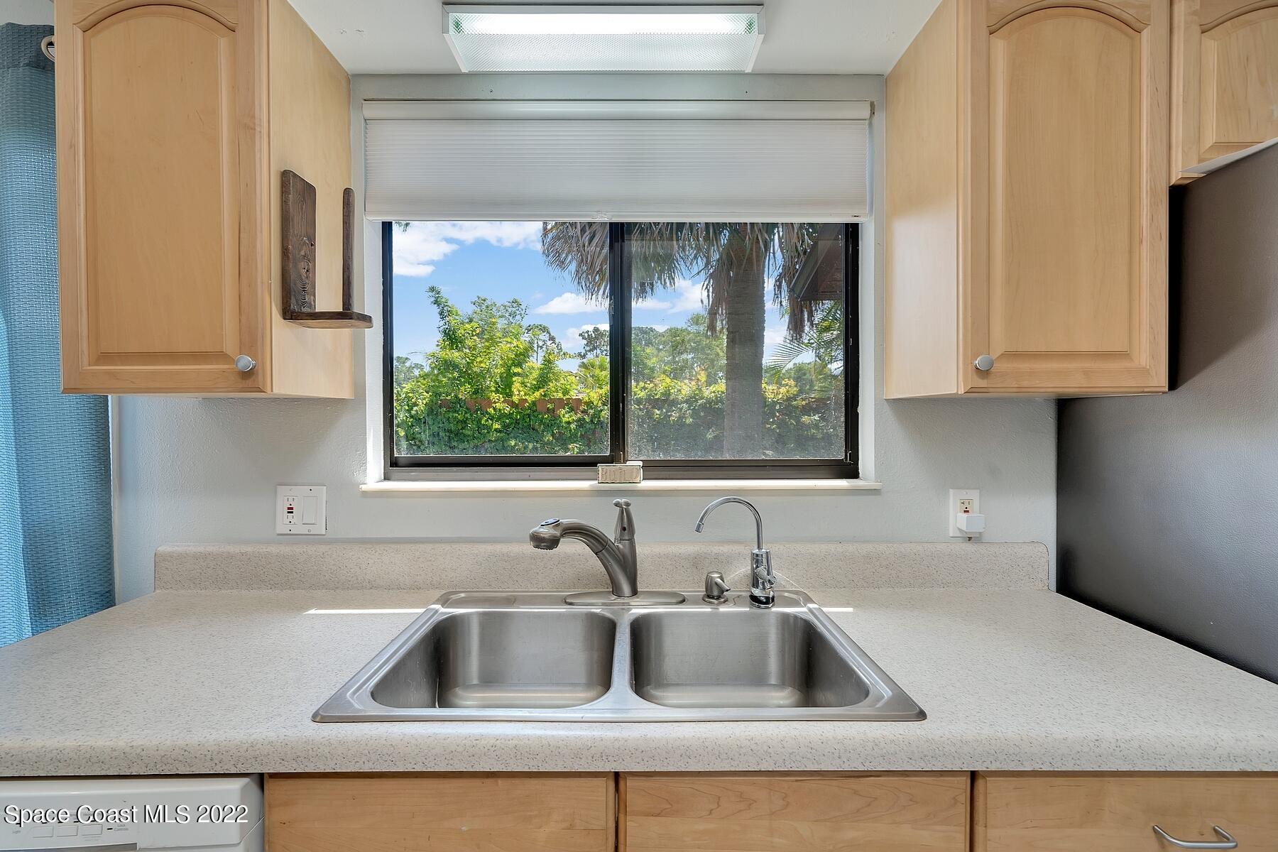 871 Douglas Street SE