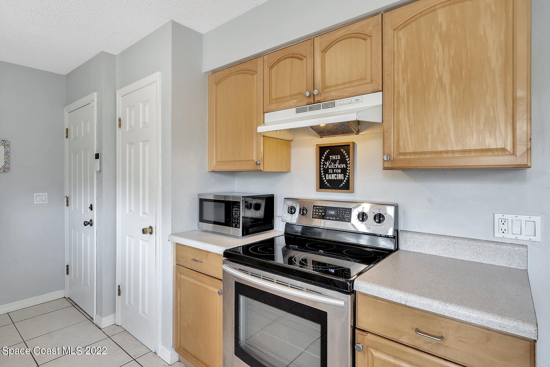 871 Douglas Street SE