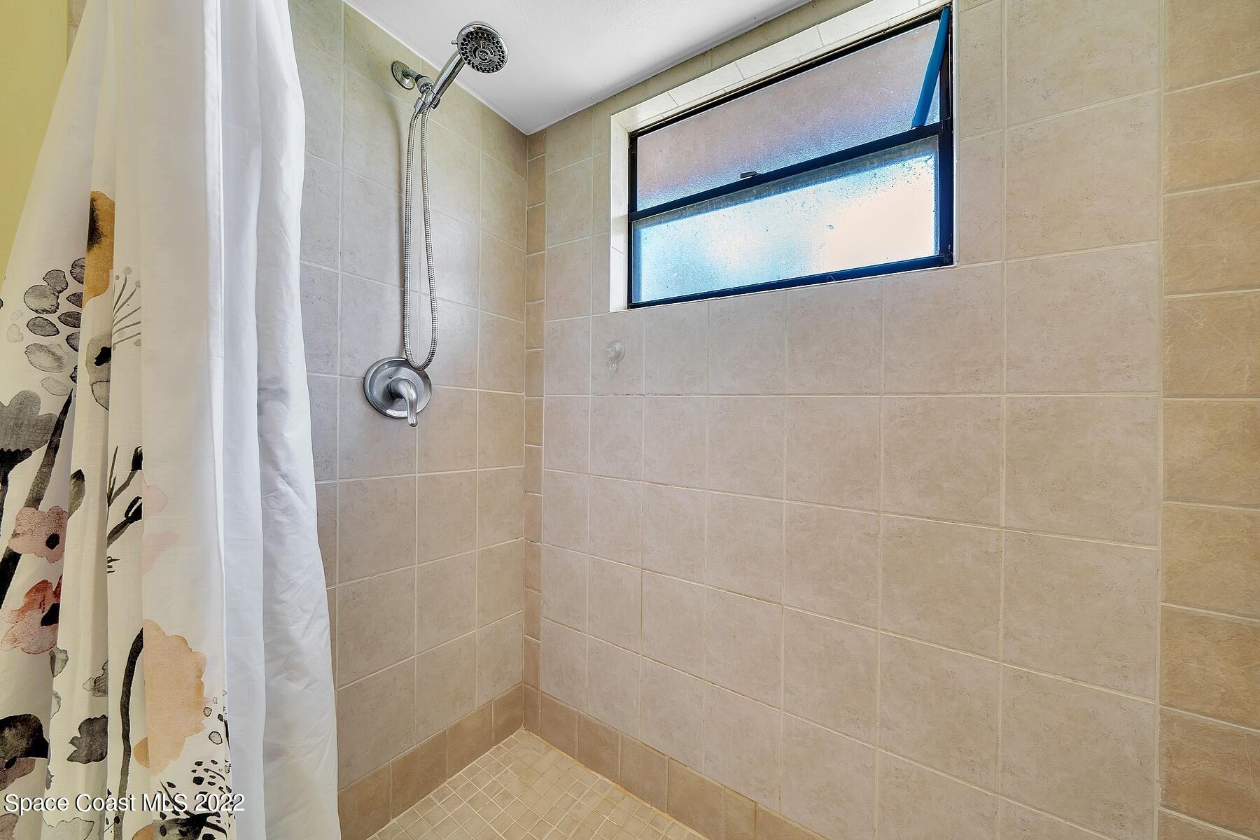 871 Douglas Street SE