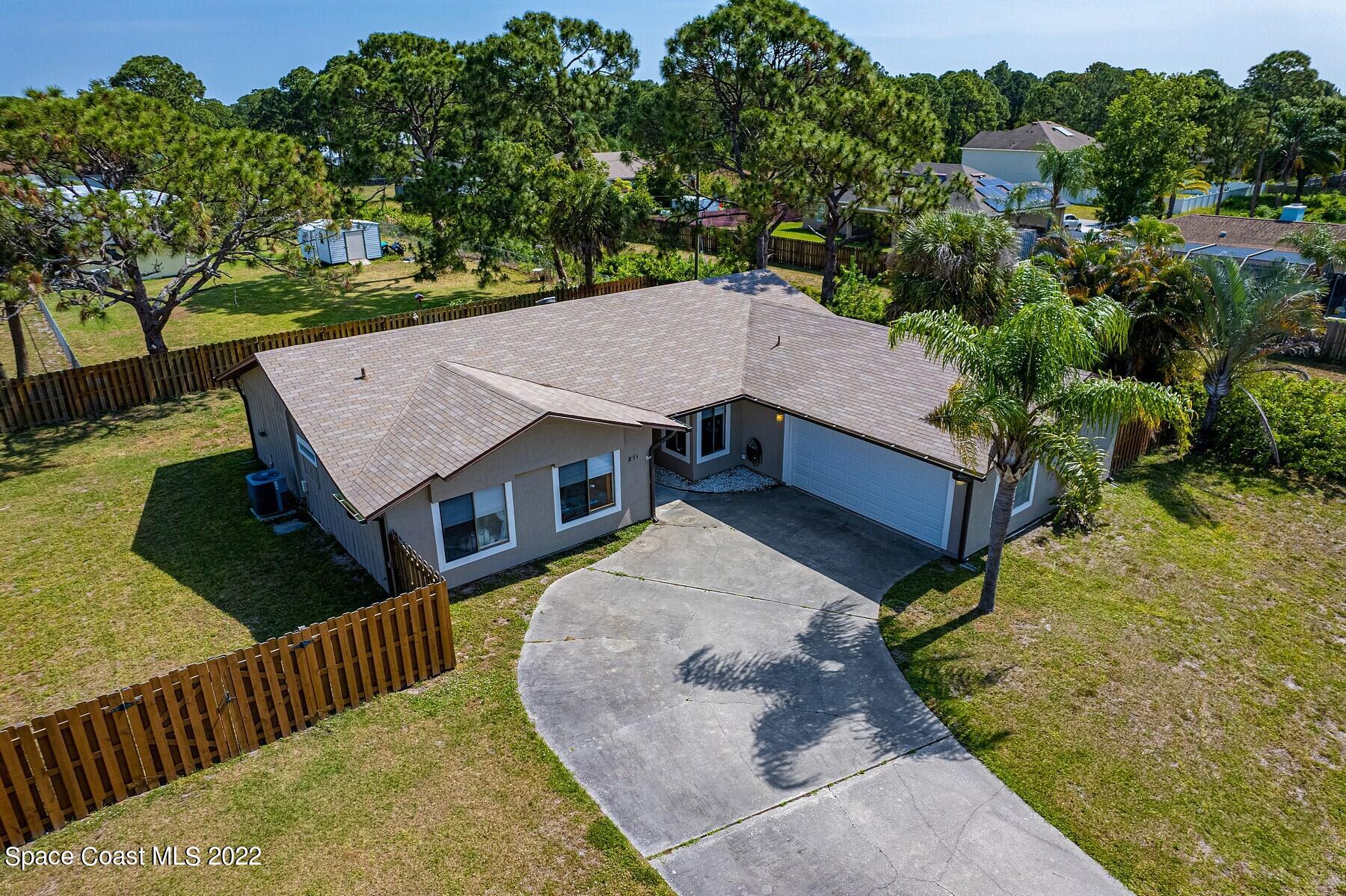 871 Douglas Street SE