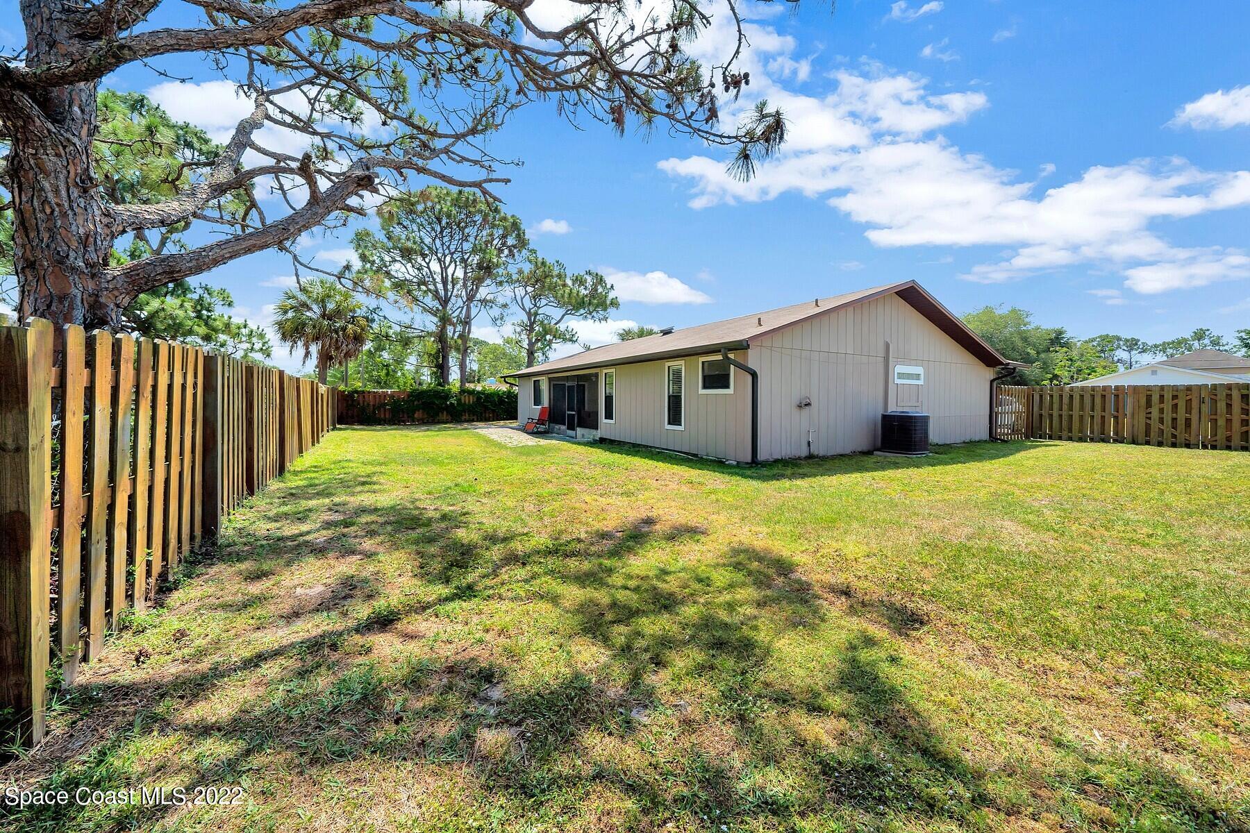 871 Douglas Street SE