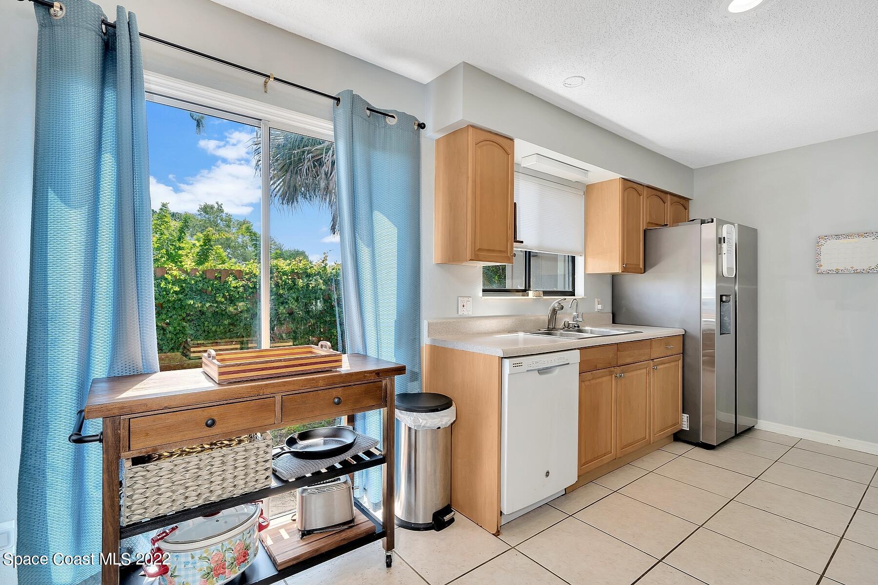 871 Douglas Street SE