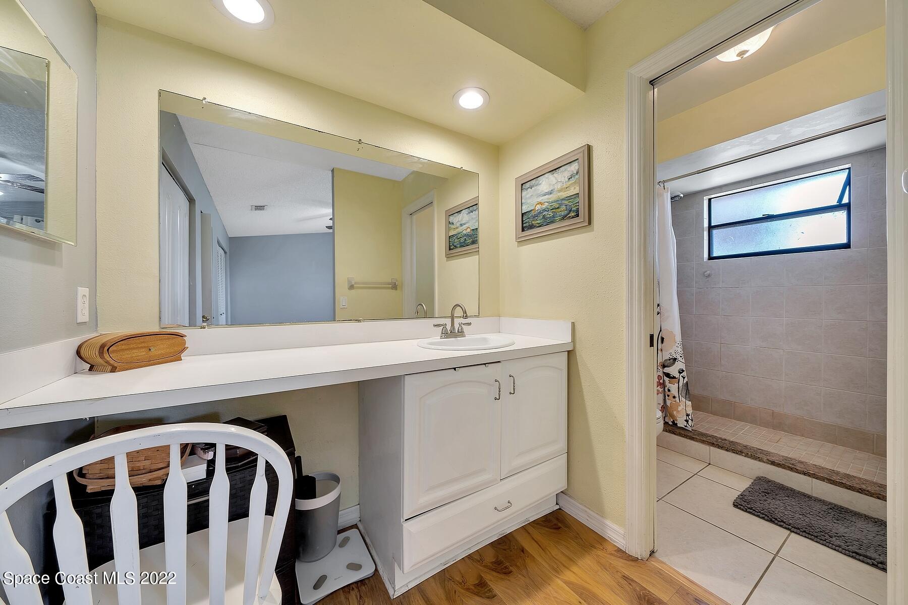 871 Douglas Street SE