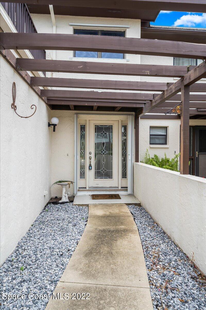 143 Skyline Boulevard