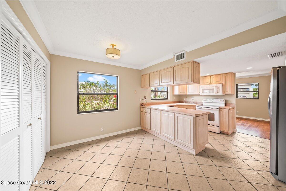 143 Skyline Boulevard