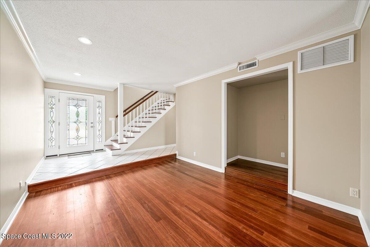 143 Skyline Boulevard