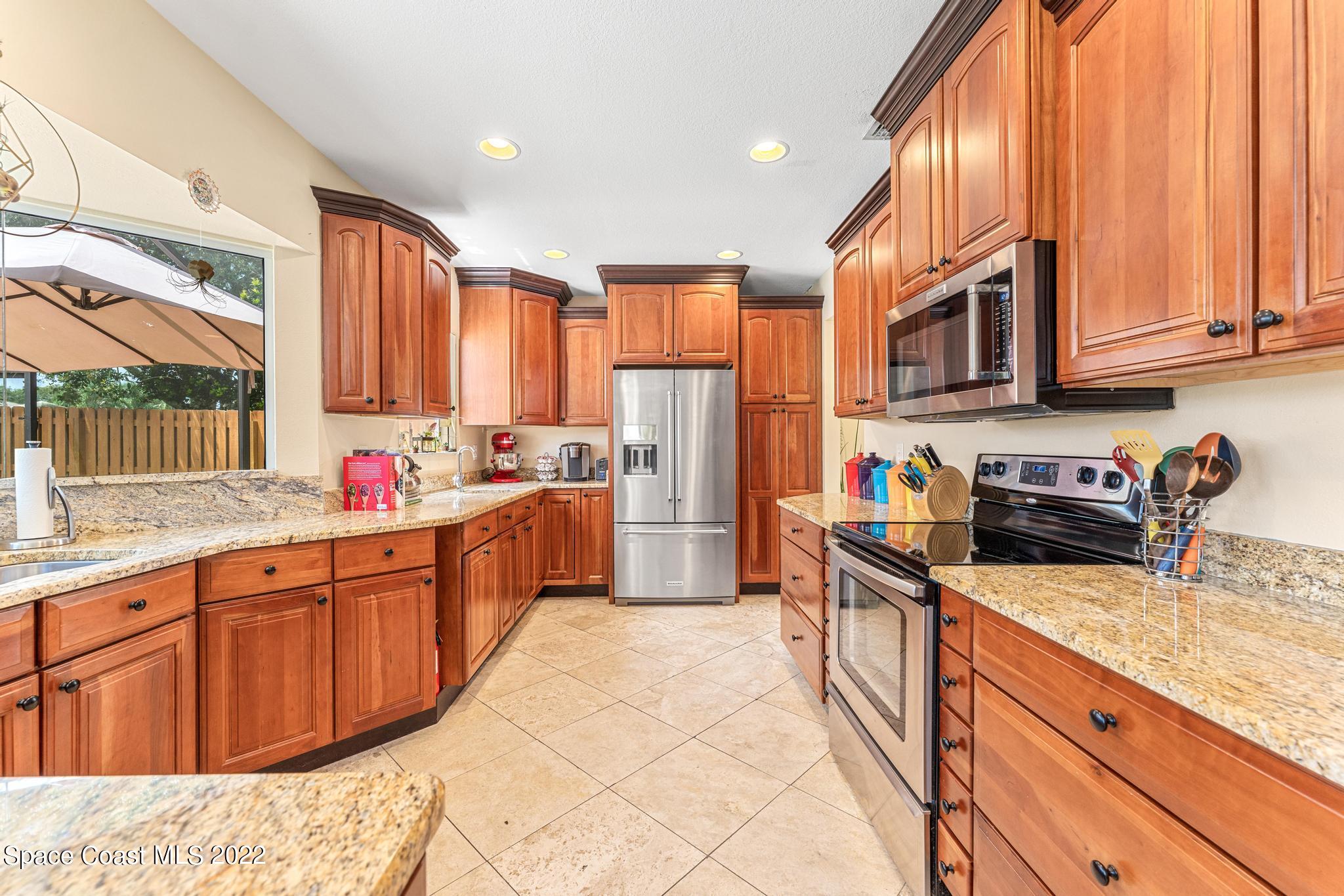 7067 Hammock Lakes Drive