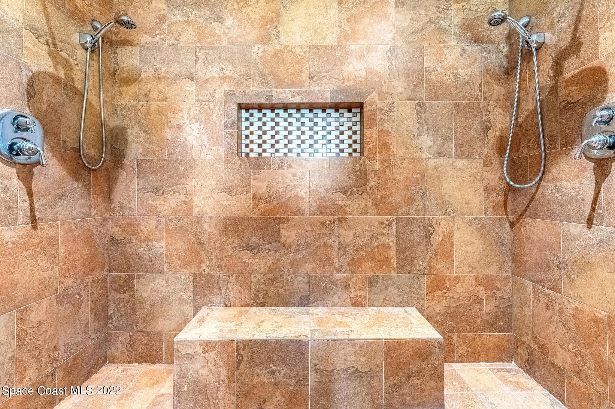 7067 Hammock Lakes Drive