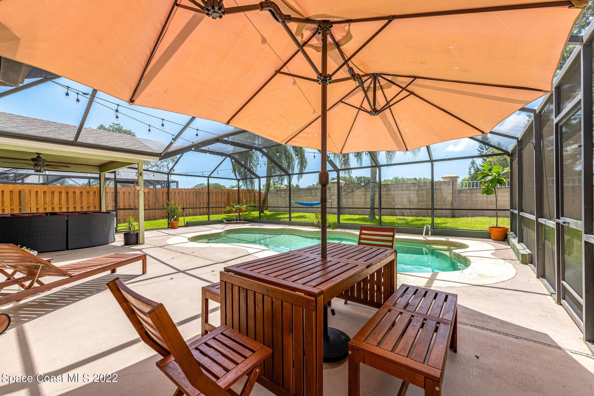 7067 Hammock Lakes Drive