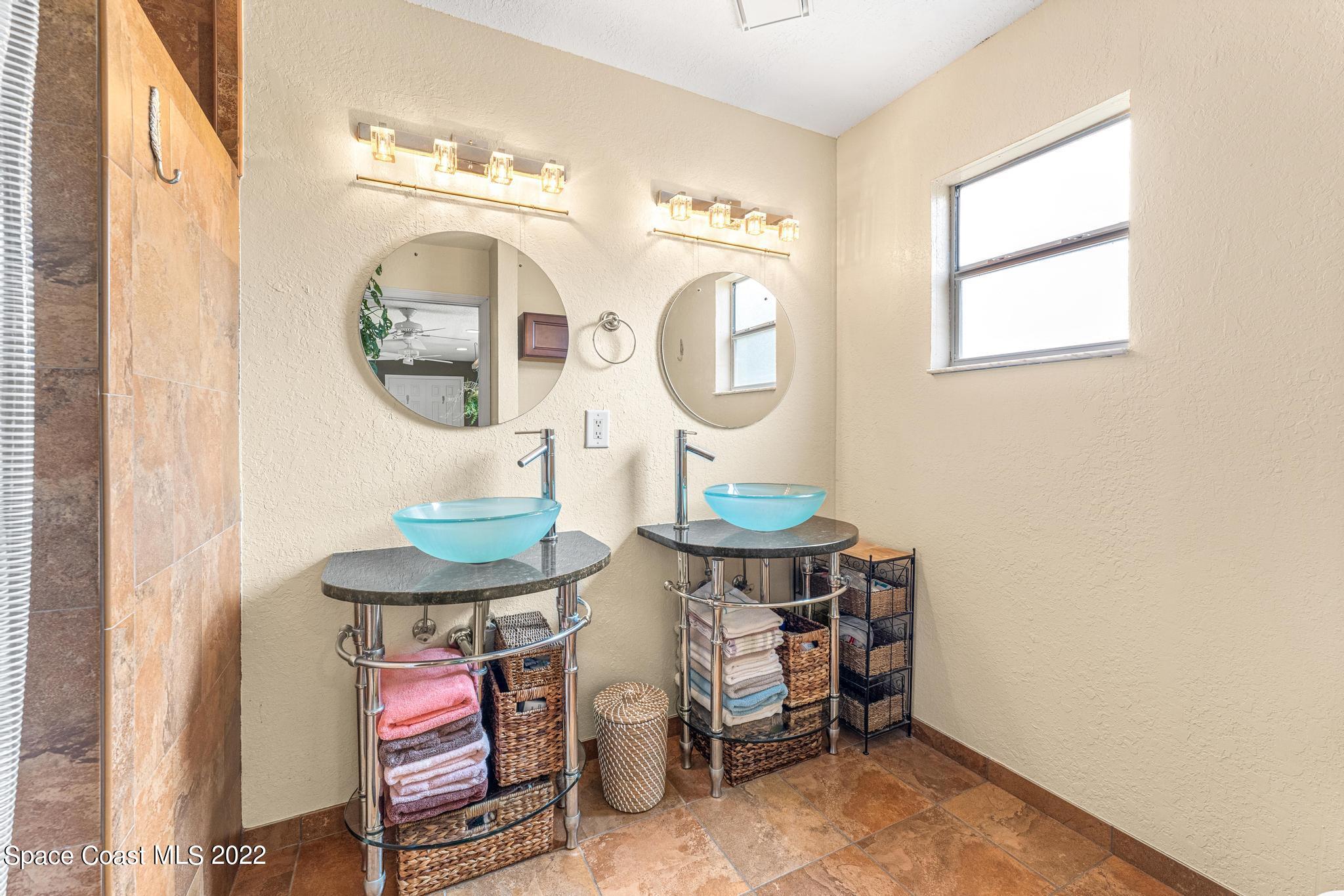 7067 Hammock Lakes Drive