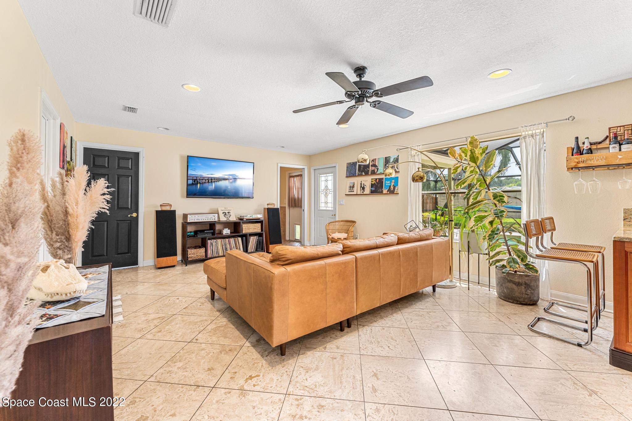 7067 Hammock Lakes Drive