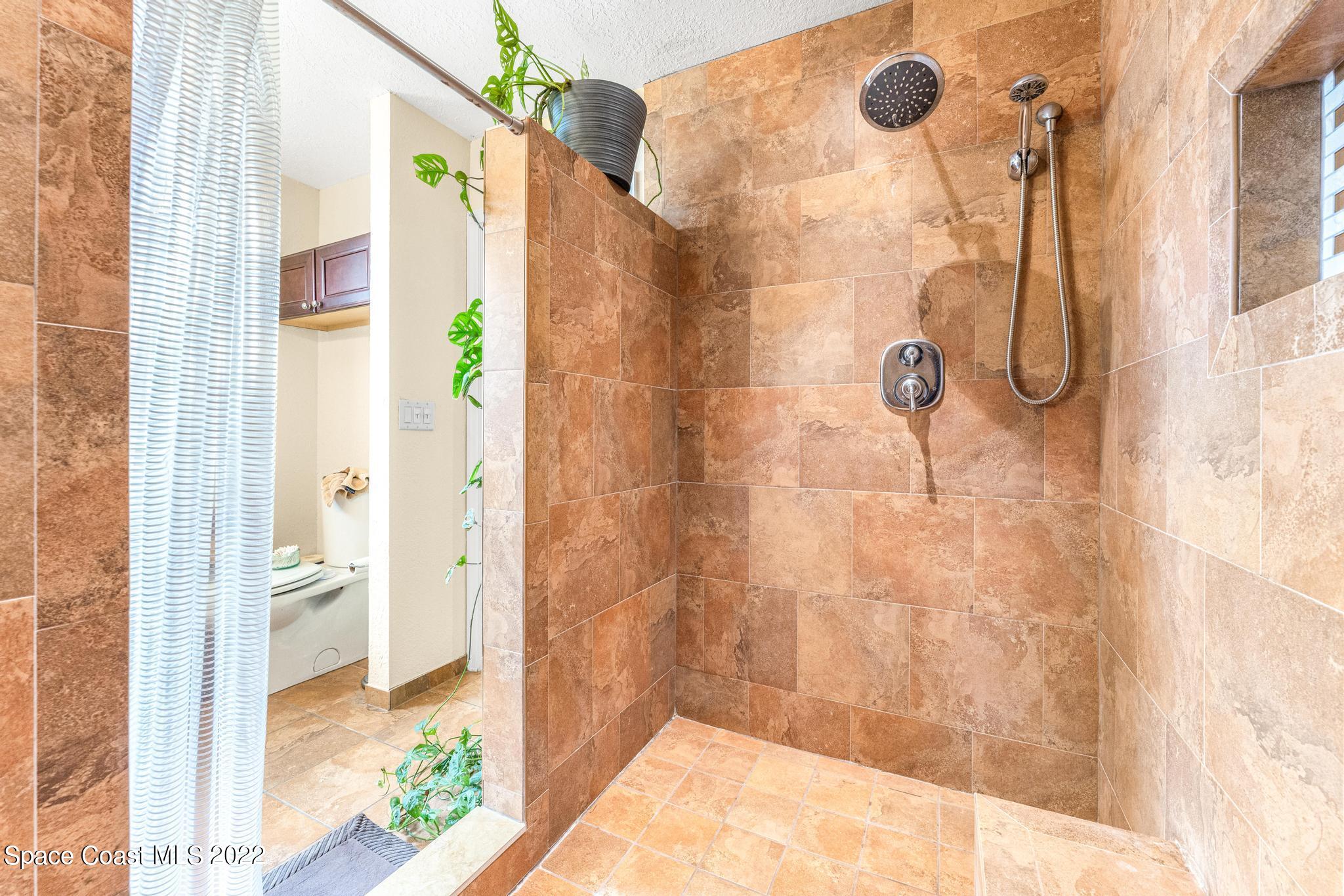 7067 Hammock Lakes Drive