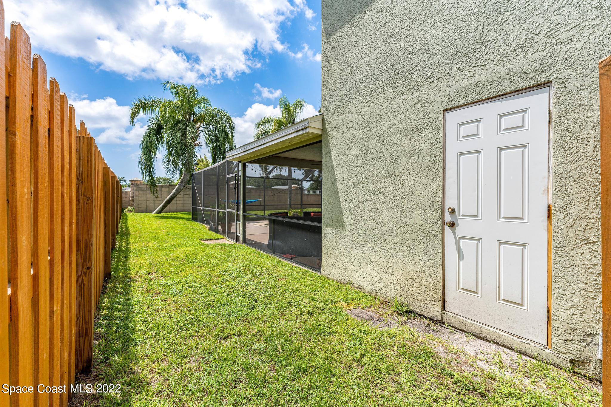 7067 Hammock Lakes Drive