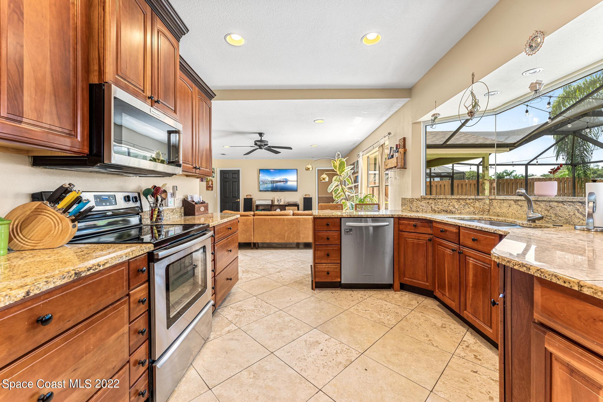 7067 Hammock Lakes Drive