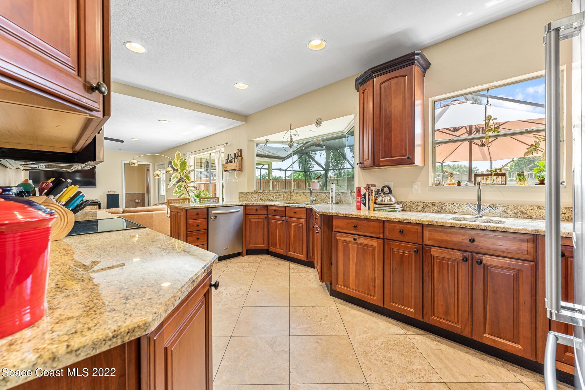 7067 Hammock Lakes Drive