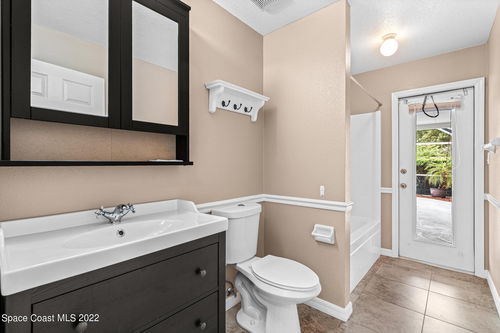 5566 River Oaks Drive