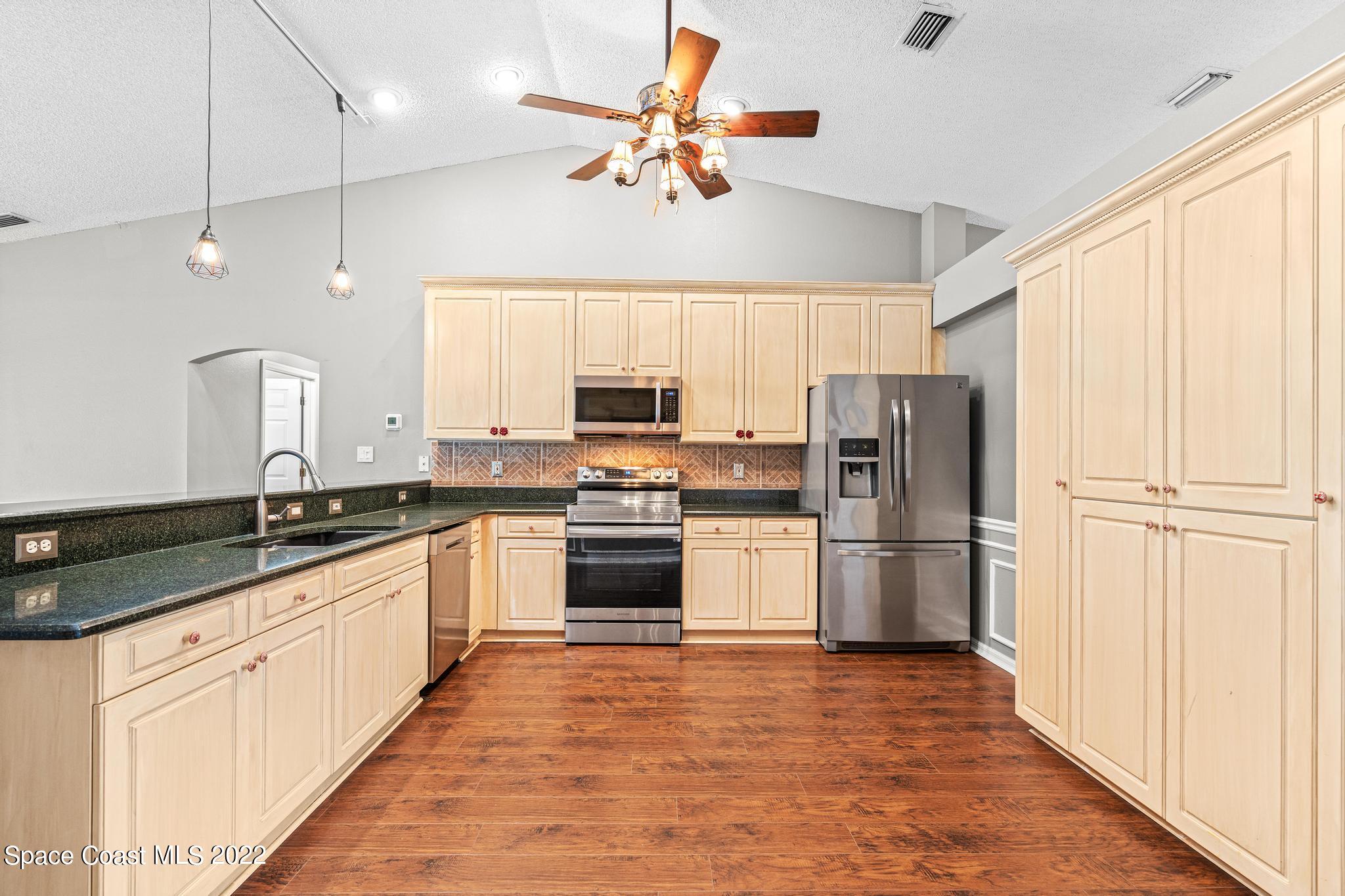 5566 River Oaks Drive