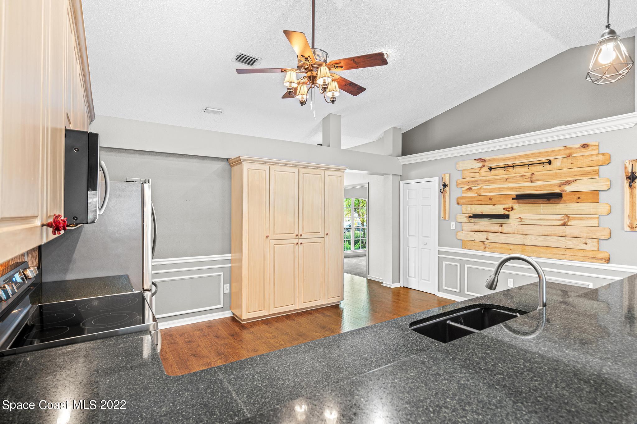 5566 River Oaks Drive