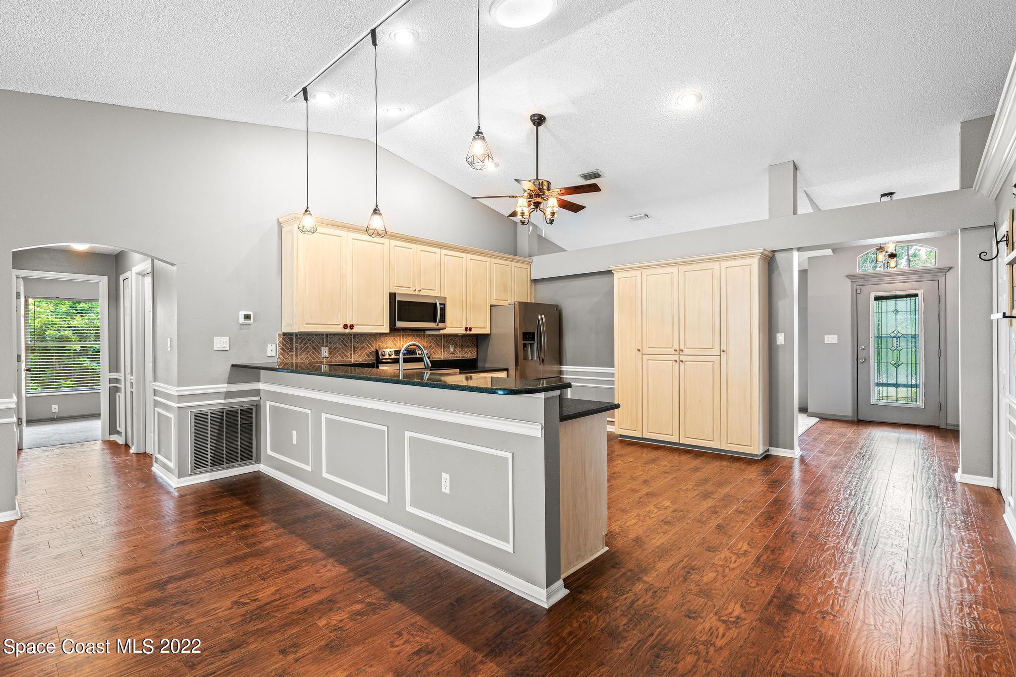 5566 River Oaks Drive