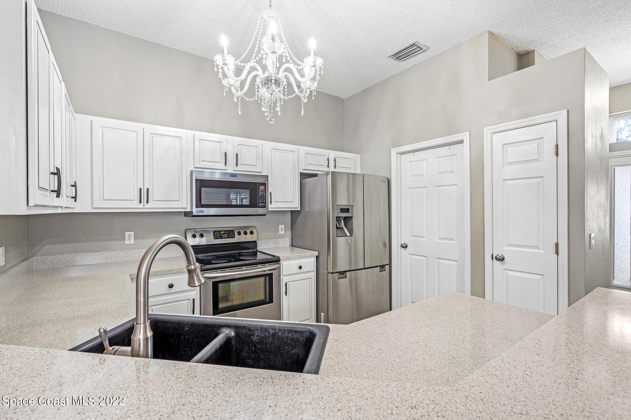 664 Sedgewood Circle