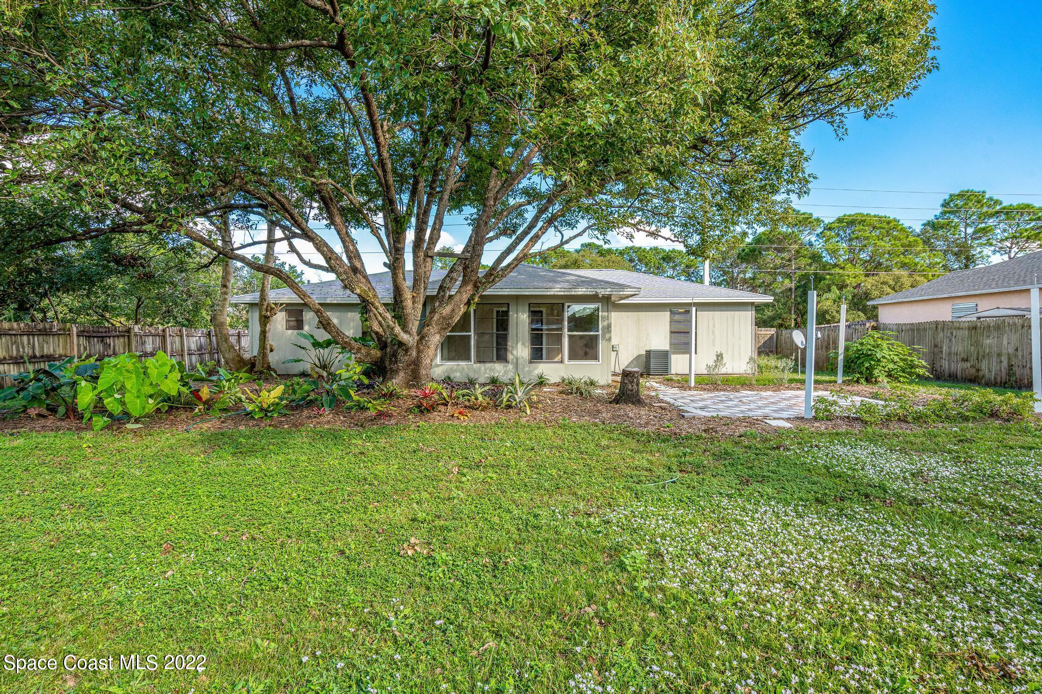 1050 Eldron Boulevard SE