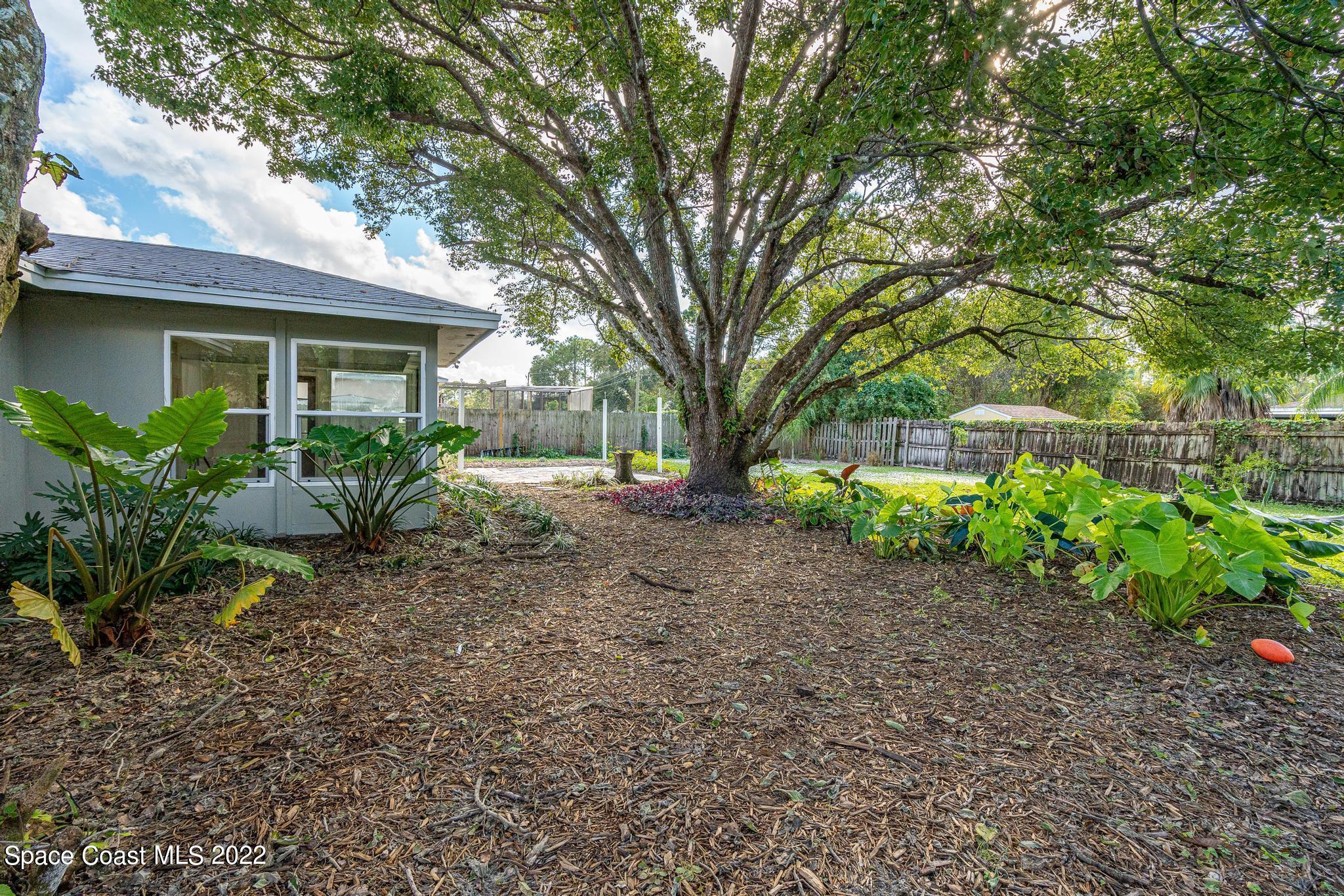 1050 Eldron Boulevard SE