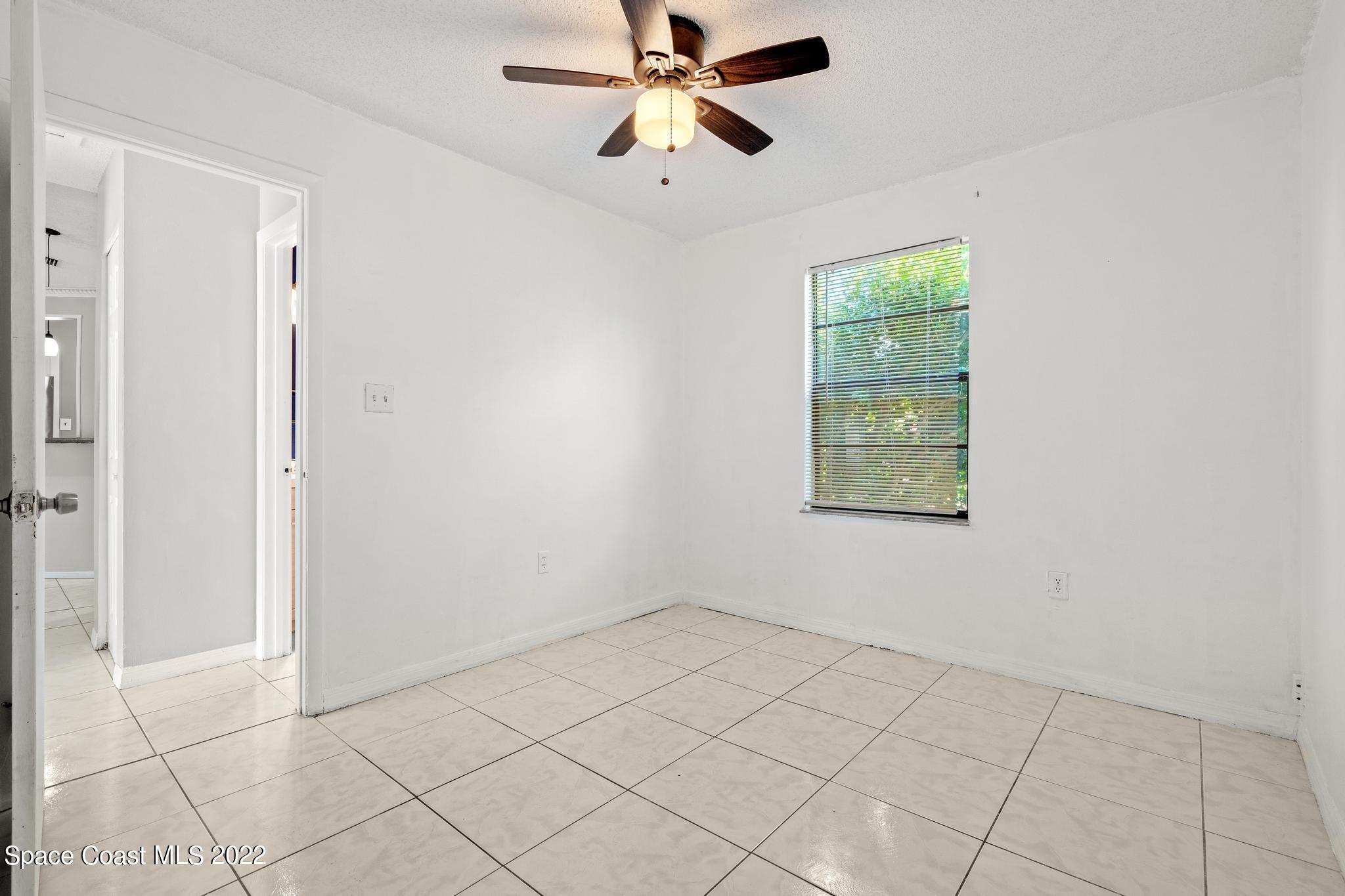 1050 Eldron Boulevard SE